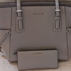 Micheal Kors Purse &Wallet Set